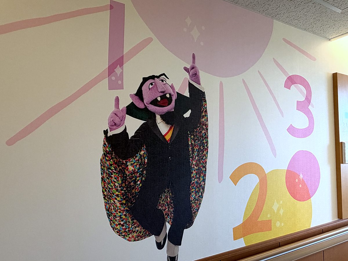 数をかぞえるカウント伯爵の壁画